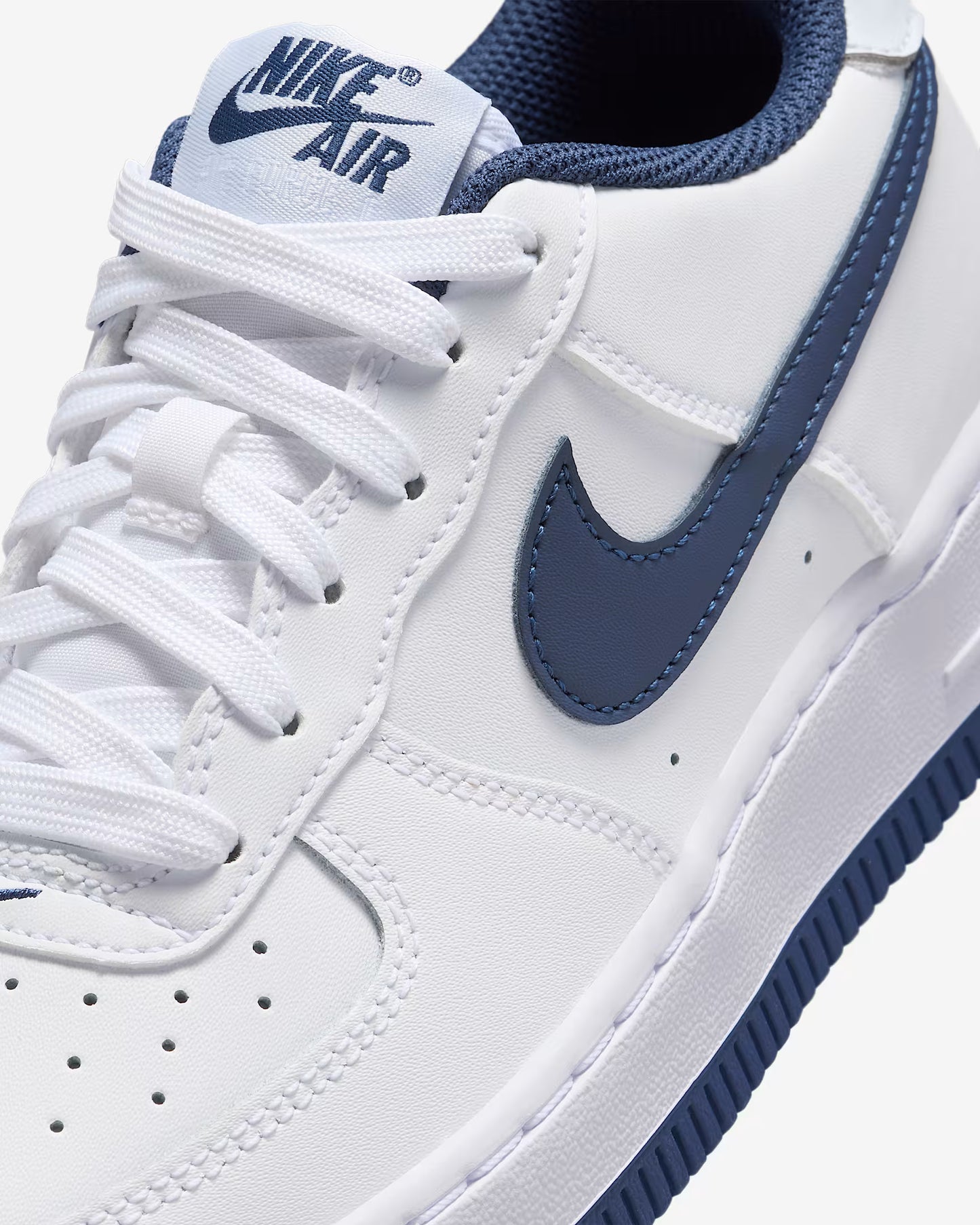 Nike Air Force 1 (Classic)