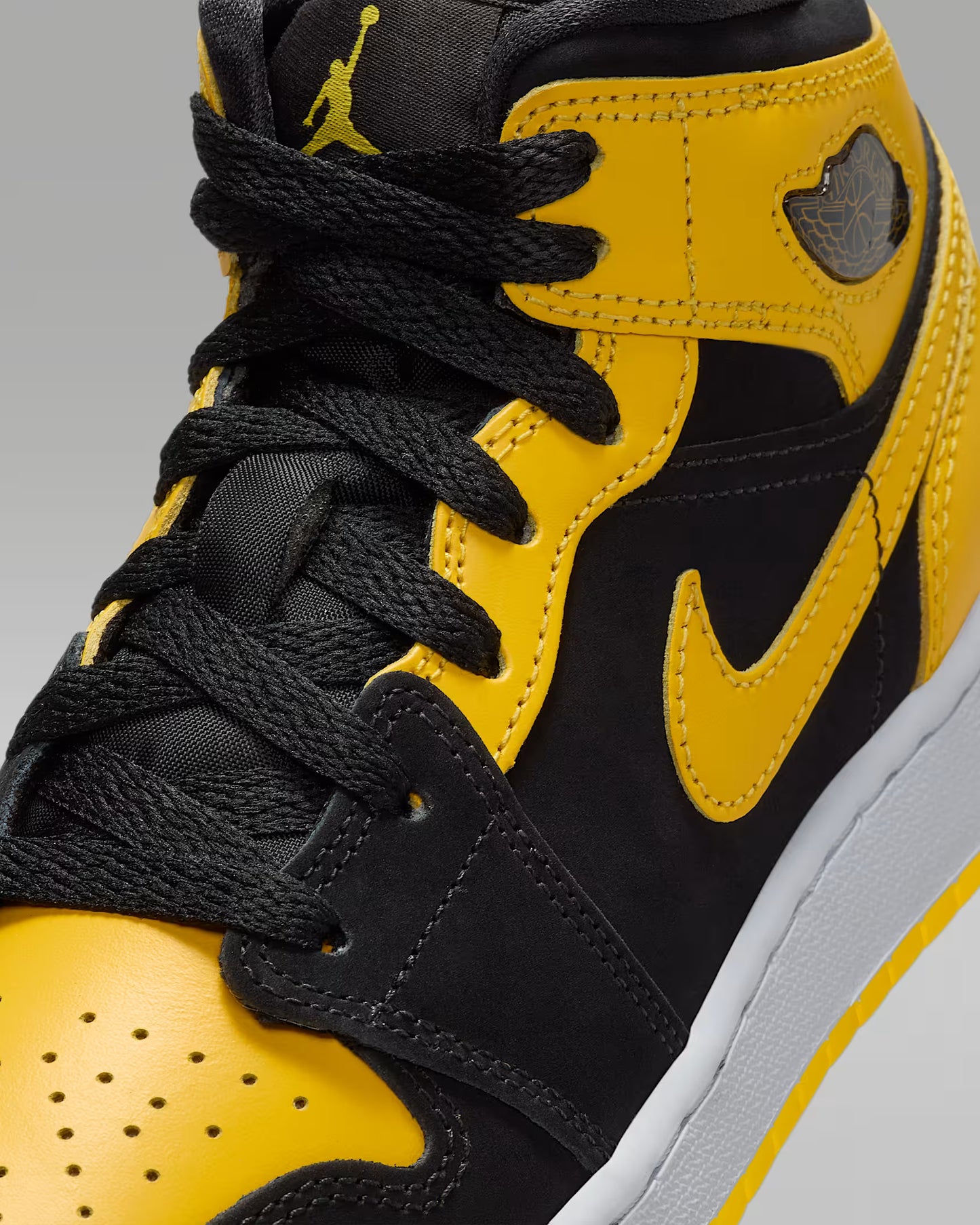 Air Jordan 1 Mid SE "Black & Yellow"